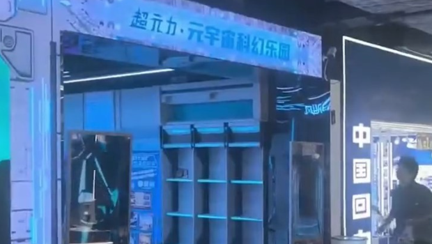 9岁儿广州商场玩VR撞断牙